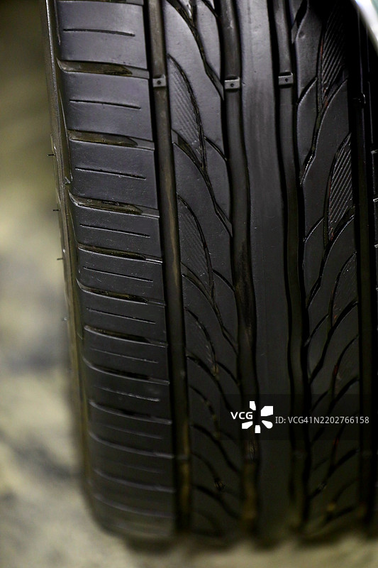 适用于各种天气条件的轮胎花纹图片素材
