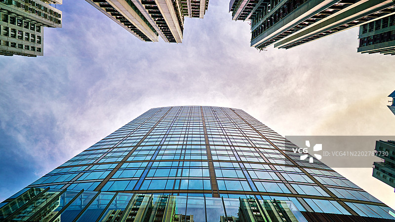 办公大楼与住宅相对而建图片素材