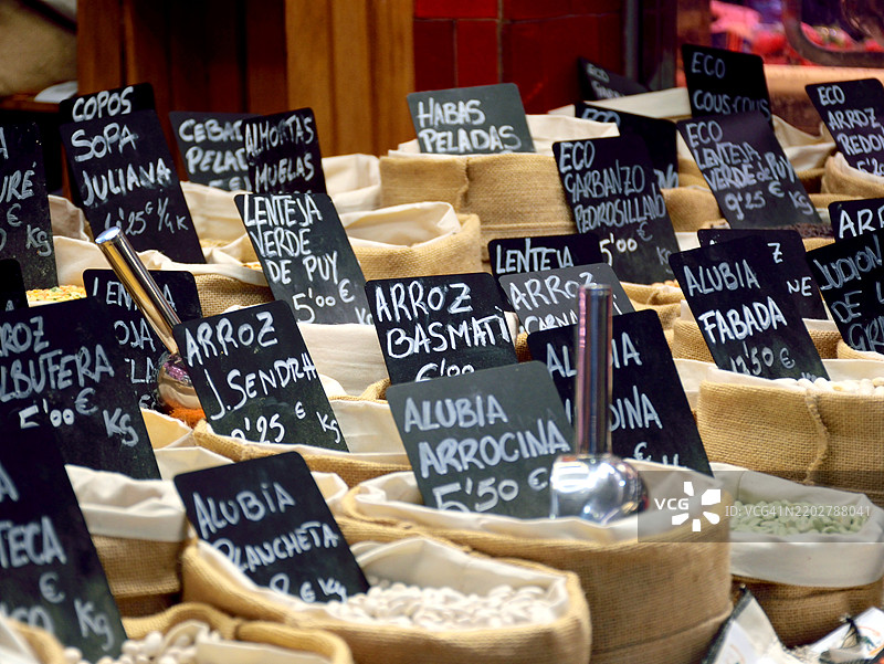 中央市场的豆类批发摊位图片素材