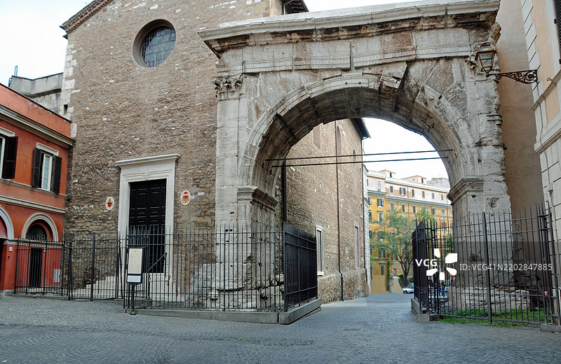 圣维托和莫德斯托教堂与加利恩努斯拱门 - 罗马图片素材