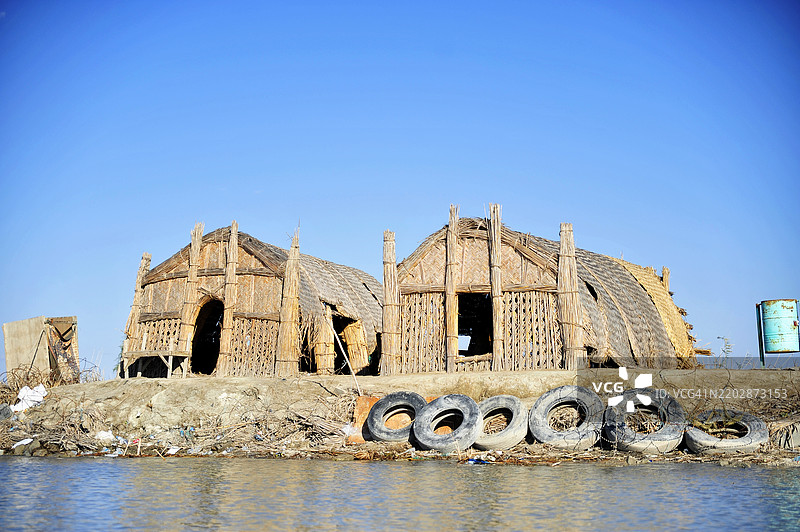 伊拉克沼泽阿拉伯人的芦苇房屋图片素材
