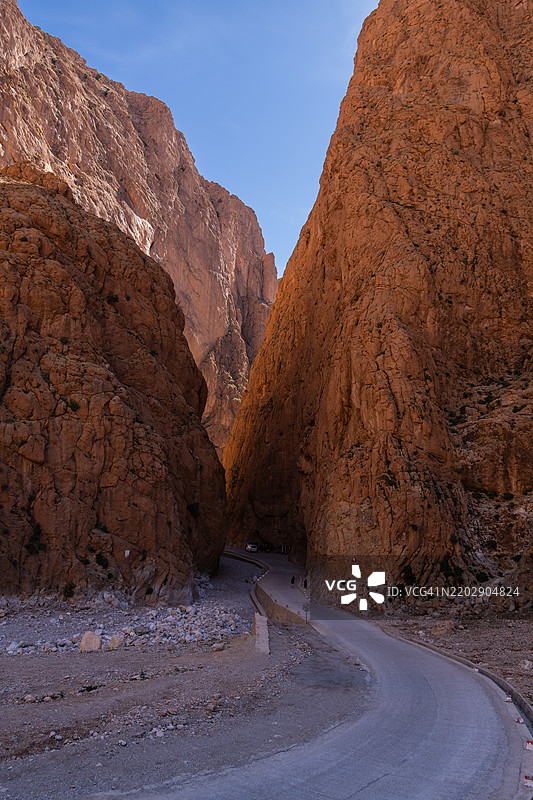 摩洛哥山区的托德哈峡谷公路图片素材