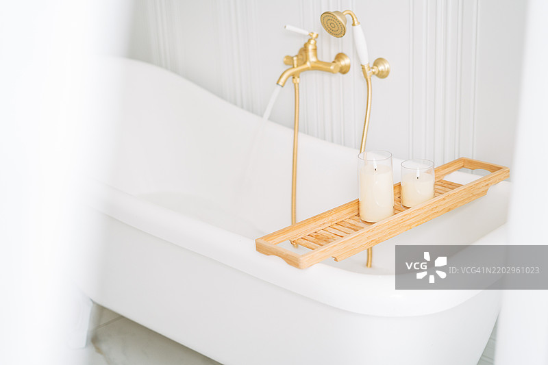 白色浴室，室内细节图片素材