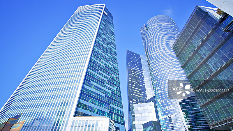 天空中的金融大楼。商业概念。图片素材