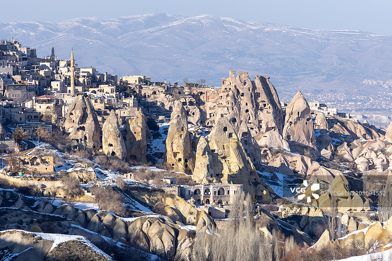 卡帕多奇亚中央安纳托利亚的乌奇希萨尔和鸽子谷的风景如画的景观图片素材