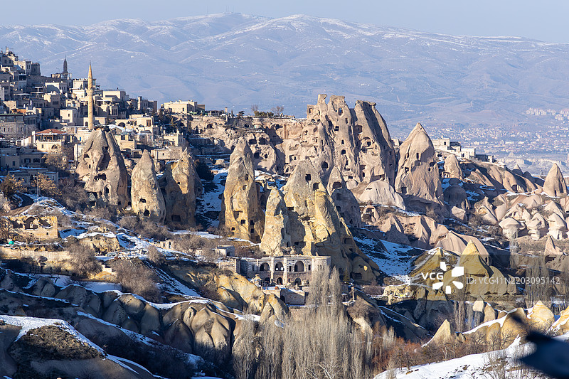 卡帕多奇亚中央安纳托利亚的乌奇希萨尔和鸽子谷的风景如画的景观图片素材