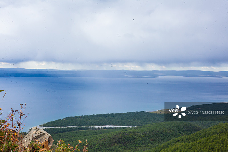 海洋与天空的美丽景色，库苏古尔湖，蒙古图片素材