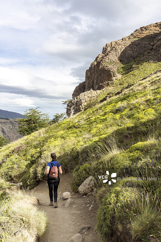 洛斯特雷斯湖小径，菲茨罗伊山，埃尔查尔滕，圣克鲁斯省，阿根廷，南美洲图片素材