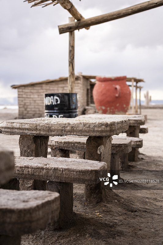 来自阿根廷南美洲萨尔塔省萨利纳斯格兰德斯的盐制家具制作图片素材