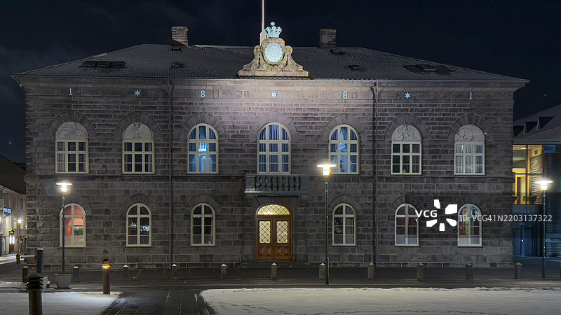 阿尔廷议会在冬夜中被照亮图片素材