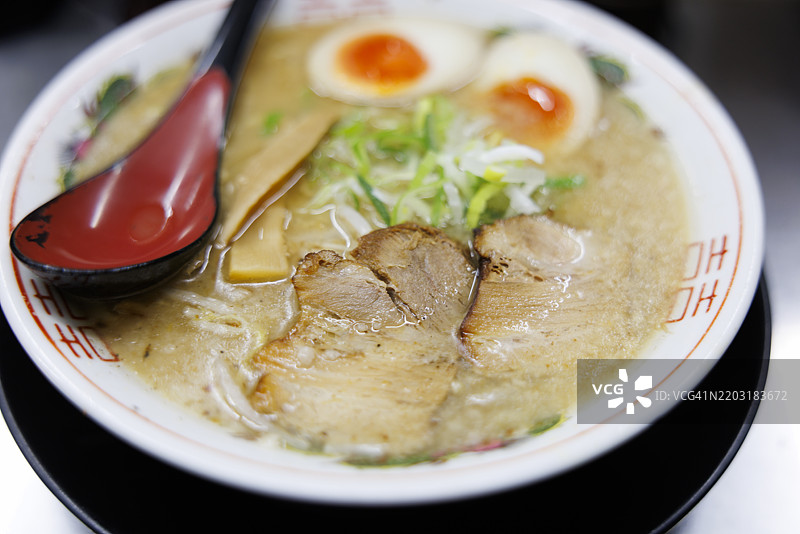 日本大阪的豚骨拉面图片素材