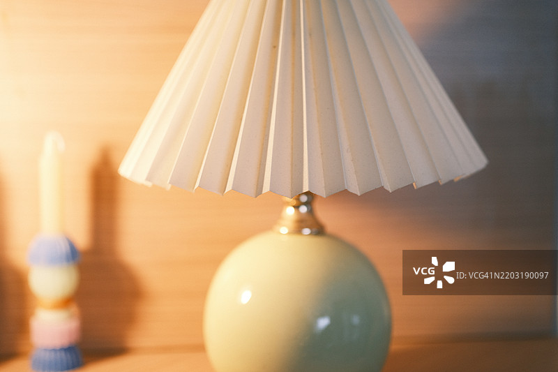 房间里的灯罩图片素材
