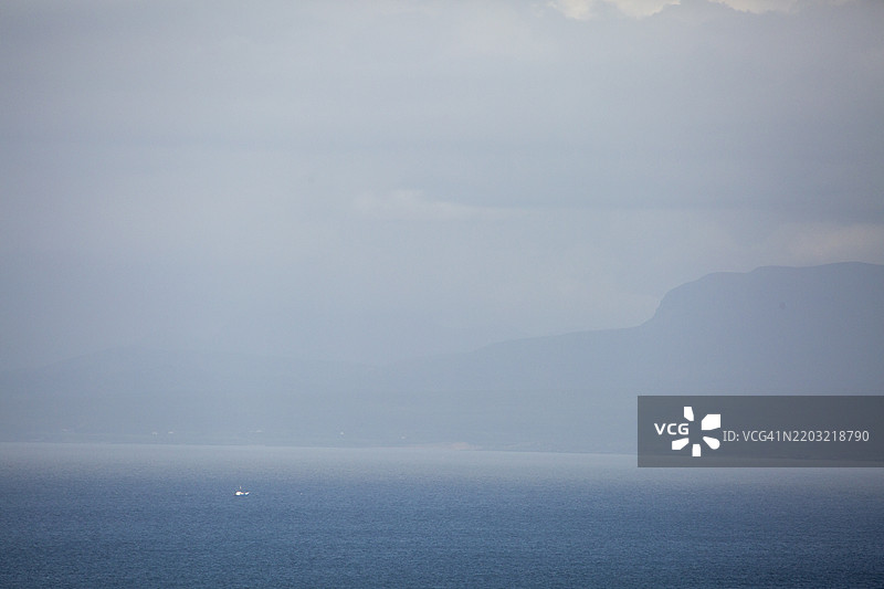 在明奇海峡上的渔船图片素材