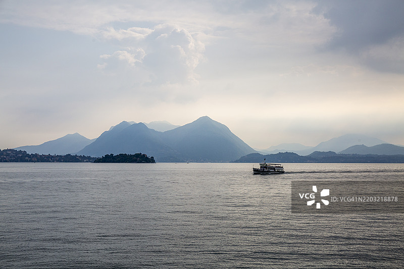 马焦雷湖畔巴维诺的清晨图片素材