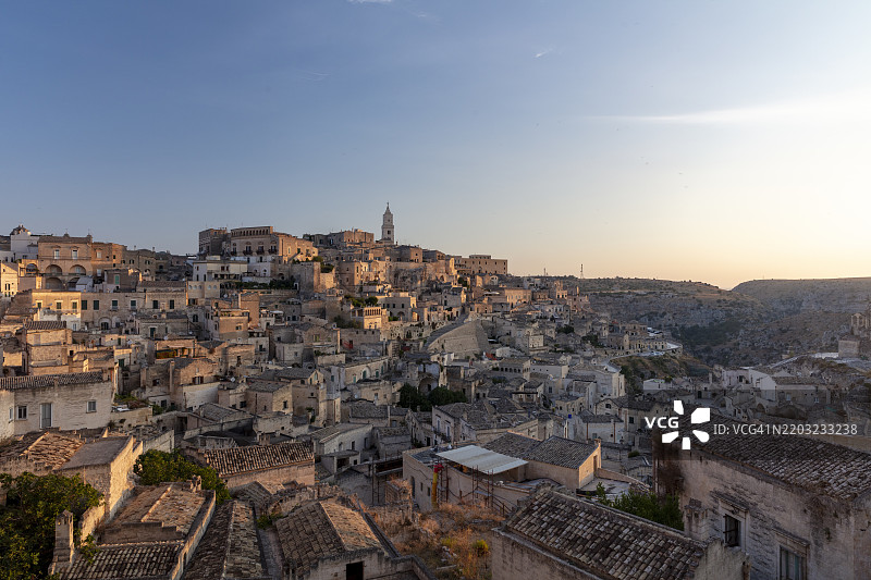 从乔瓦尼·帕斯科利广场俯瞰马泰拉的日出图片素材