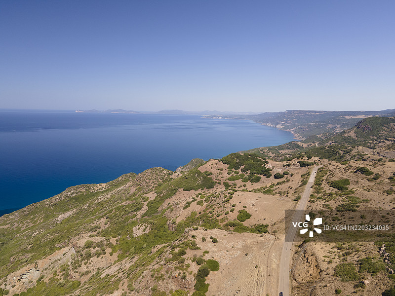 粗犷的撒丁岛海岸线，位于博萨和阿尔盖罗之间图片素材