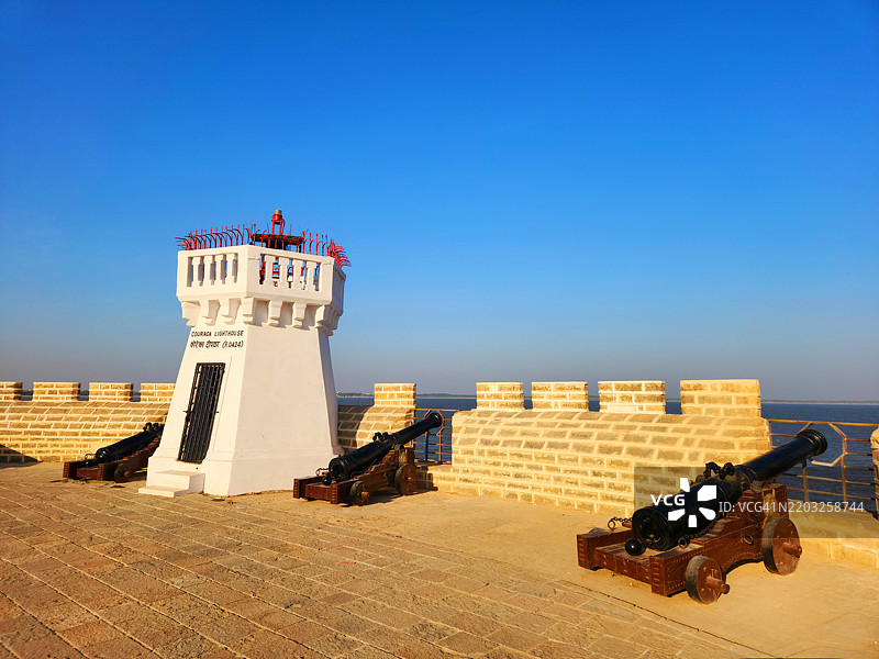 俯瞰阿拉伯海的迪乌堡垒的炮台图片素材