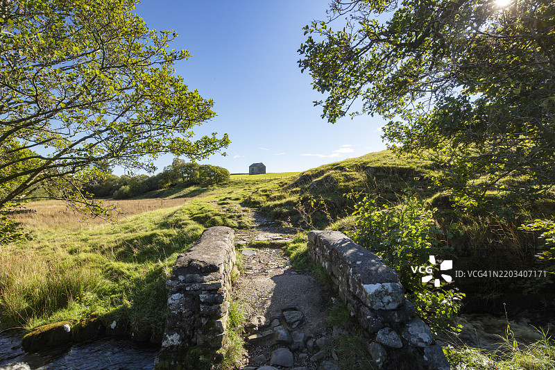 北佩宁山脉的历史石桥图片素材