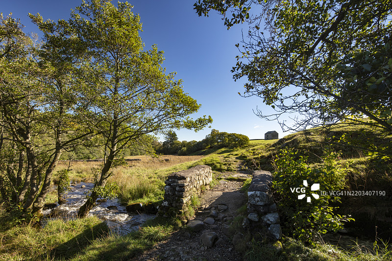 北佩宁山脉的历史石桥图片素材