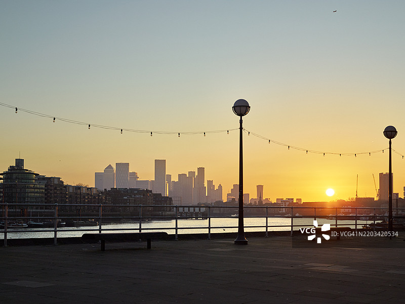 伦敦泰晤士河的城市风景图片素材