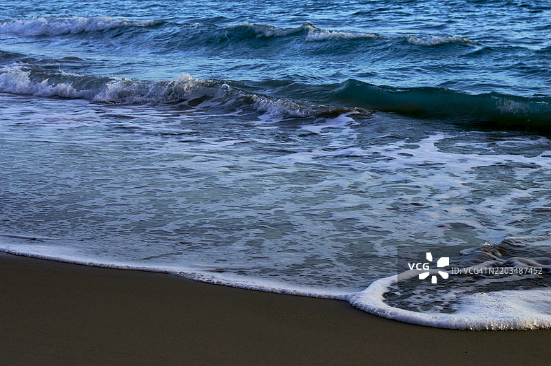 西班牙比尼高斯海滩的高角度视图图片素材