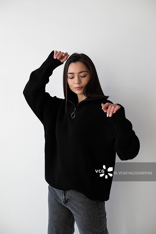 快乐年轻女性肖像 美丽微笑的女士 幸福感图片素材