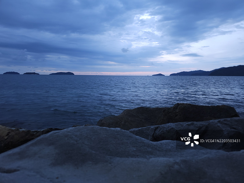 日落时分，马来西亚沙巴的海洋与天空的美丽景色图片素材