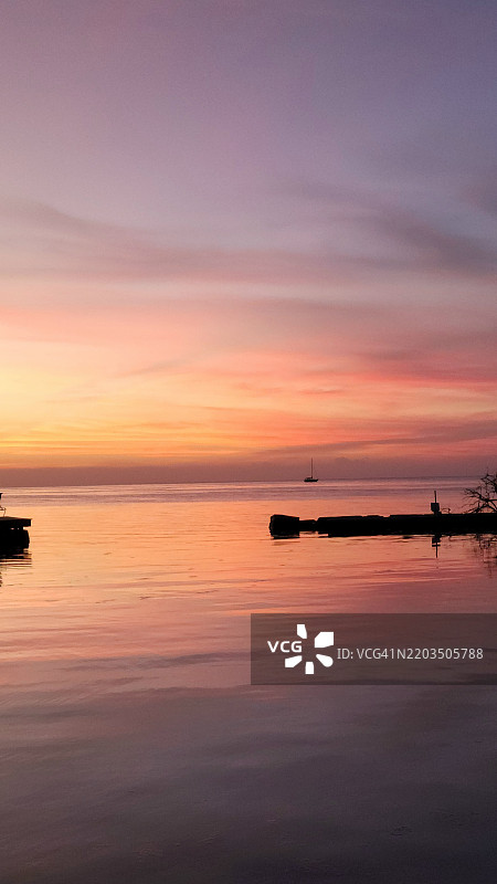 佛罗里达州基韦斯特日落时分海洋与天空的美丽景色图片素材