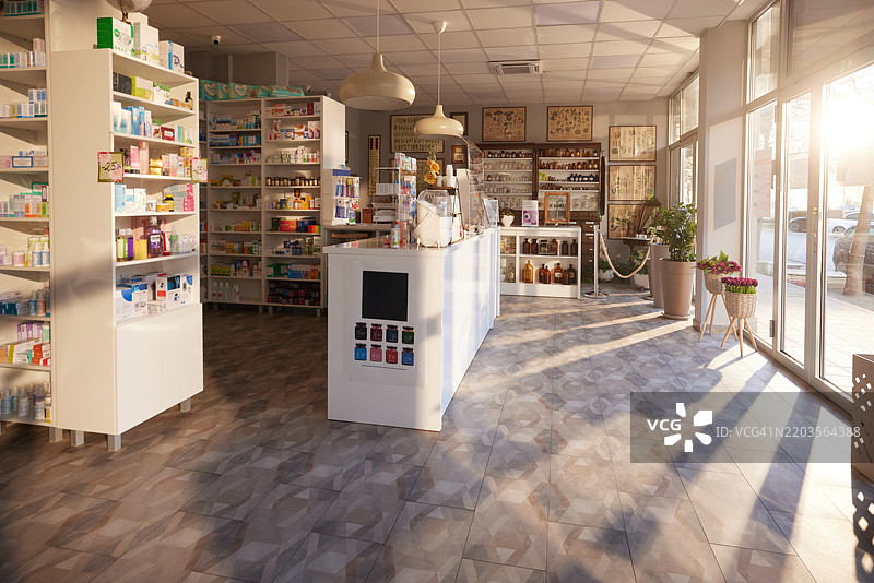 现代药房内部。图片素材