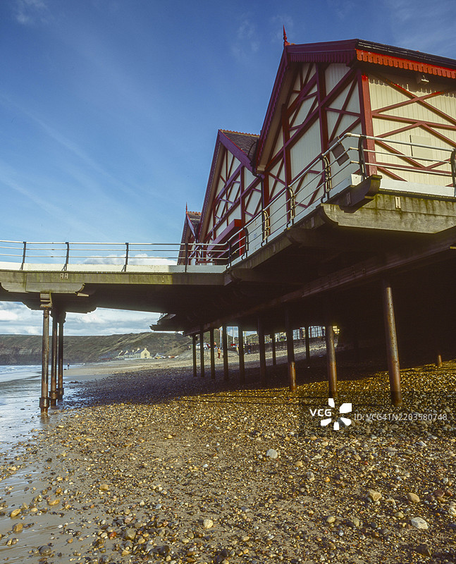 英格兰北约克郡的盐本海滨，2003年10月11日。盐本码头。图片素材