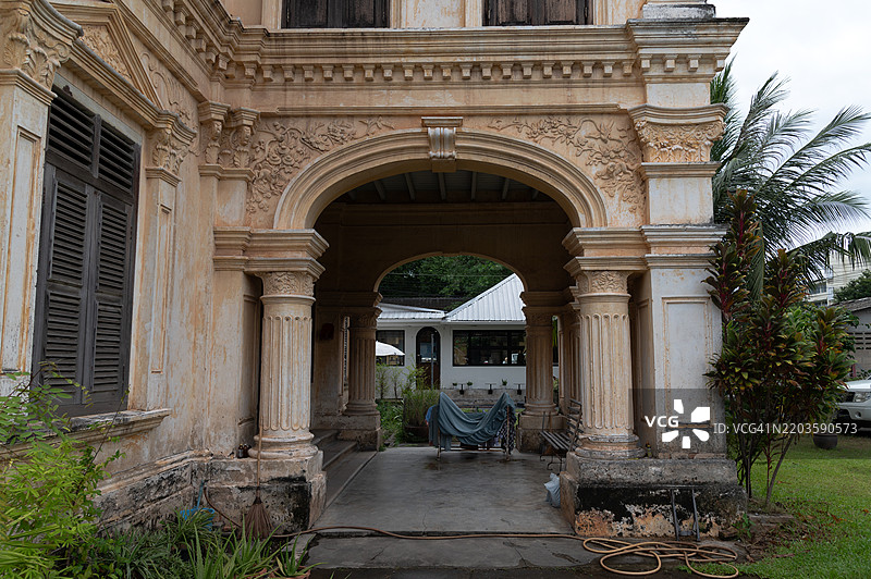 普吉镇的朗阿姆纳拉克大厦的门廊。图片素材