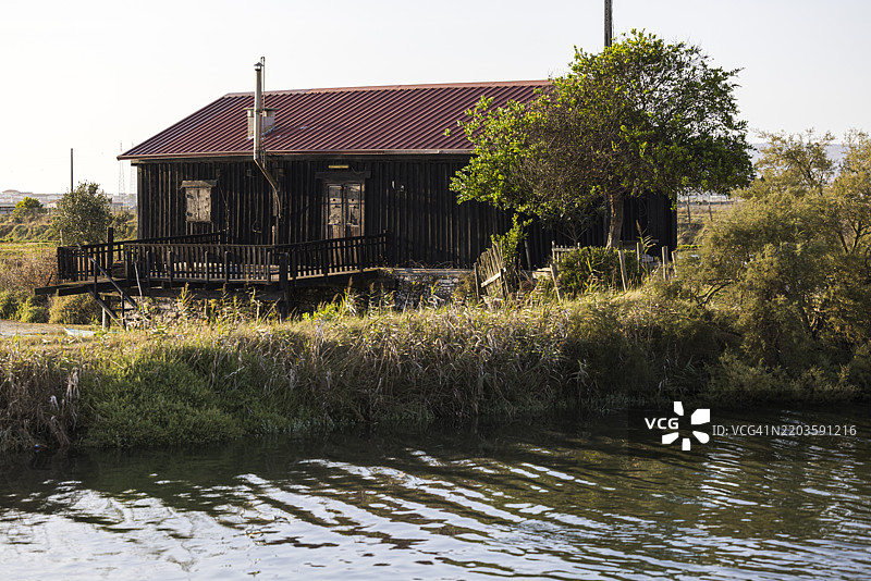 葡萄牙菲盖拉达福斯的海盐池中的盐仓。图片素材