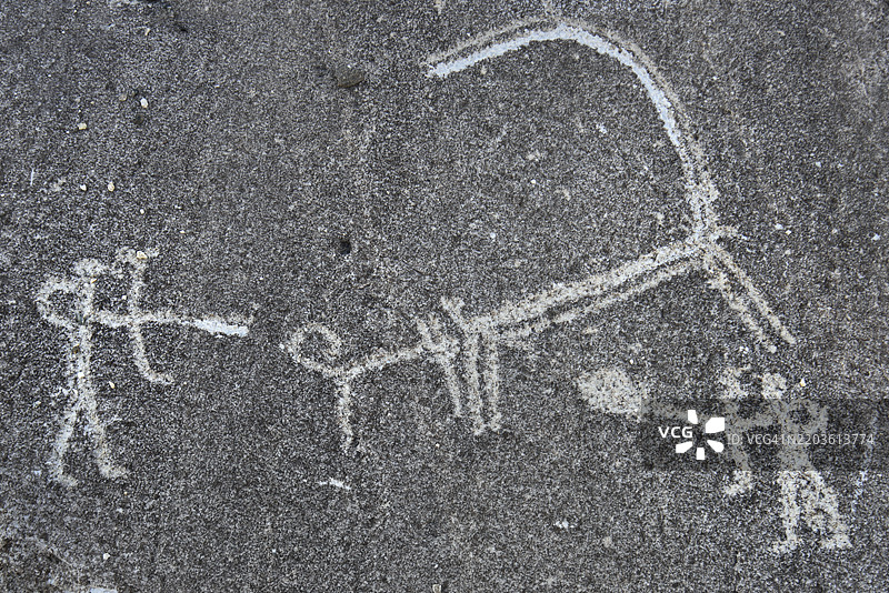 塔吉克斯坦，戈尔诺-巴达赫尚地区，瓦罕谷，朗加尔周边，青铜时代岩画，狩猎场景图片素材