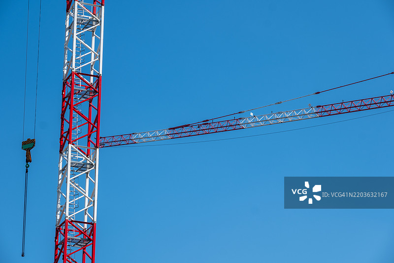 建筑工地上的起重机图片素材