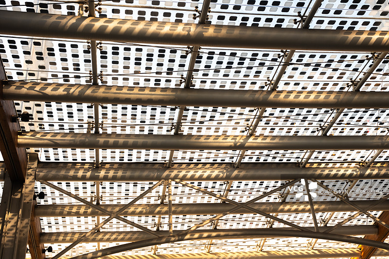 米兰盖·奥伦蒂广场的加固平面玻璃阳台图片素材