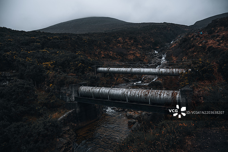新堡，北爱尔兰，英国，天空下的山脉美景图片素材