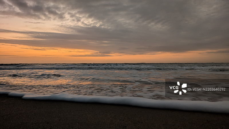 日落时分，乔治亚州查塔姆县海面与天空的美丽景色图片素材