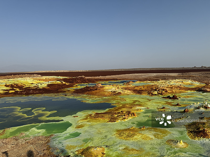 埃塞俄比亚阿法尔达洛尔的清澈天空下的海景图片素材