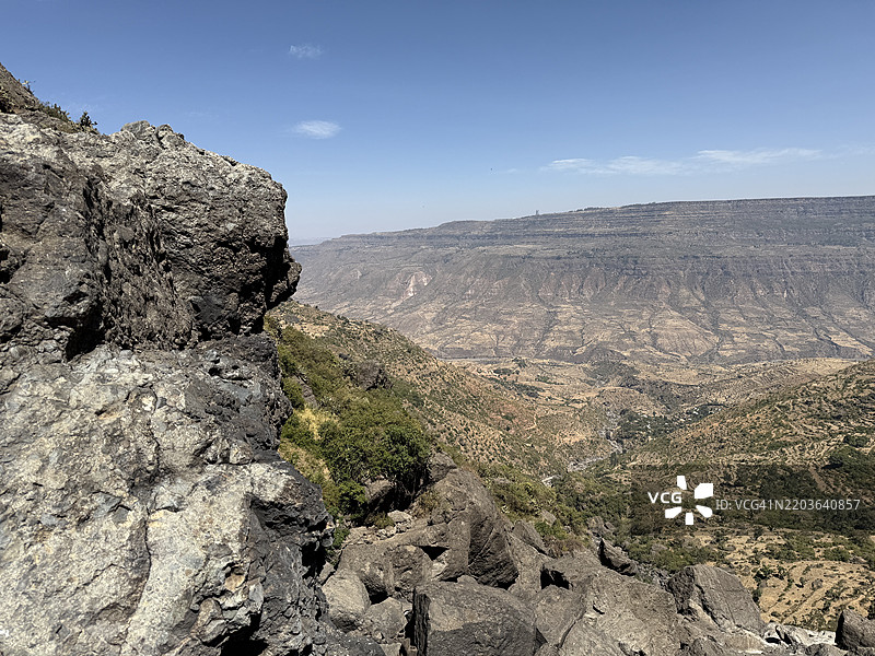 埃塞俄比亚奥罗米亚州德布雷利巴诺斯的山脉美景与天空相映成趣图片素材
