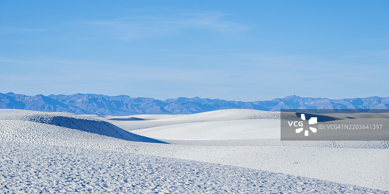 阿拉莫戈多，新墨西哥州，美国，白沙滩与蓝天的美丽景色图片素材