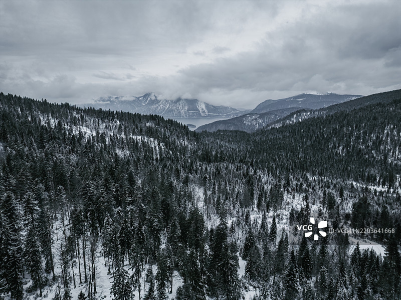 雪山与天空的美丽景色图片素材