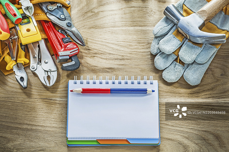 施工工具工具带保护手套爪锤笔记本铅笔图片素材