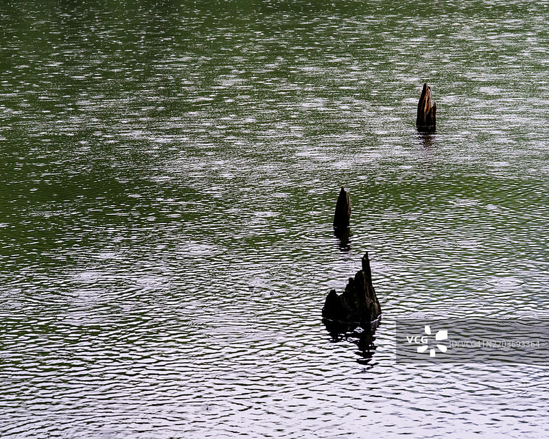 雨中的乌兰大地表面图片素材