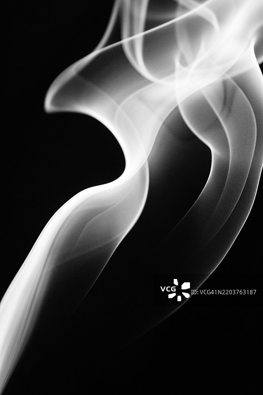 抽象的白色烟雾螺旋图片素材