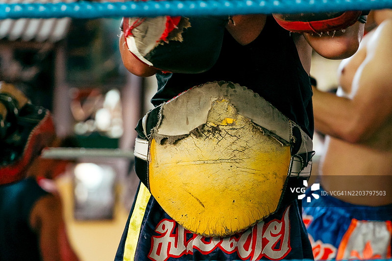 泰拳必备的个人保护和安全拳击装备图片素材