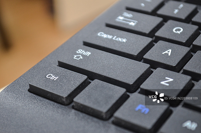 办公电脑键盘的特写。图片素材