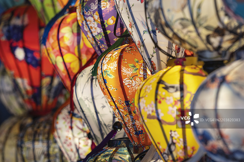 越南会安的五彩灯笼。图片素材