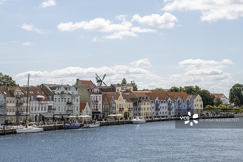 丹麦松德堡夏日的历史海滨景观图片素材
