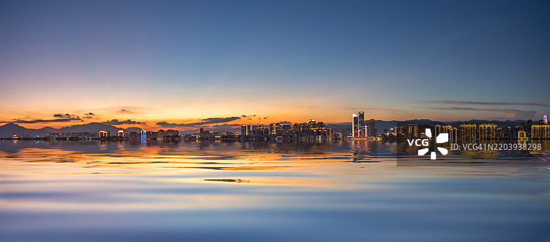 城市风景 CBD 风景 日落时水面反射图片素材
