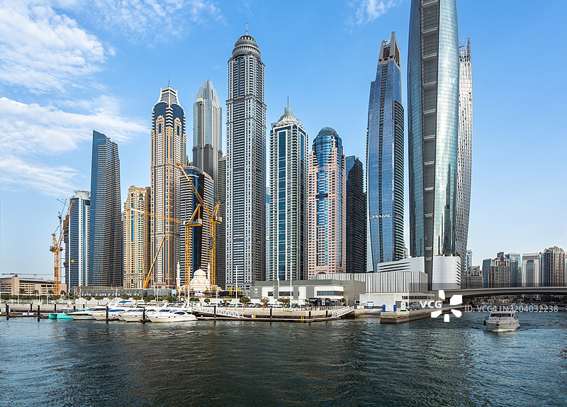 迪拜码头的现代摩天大楼图片素材
